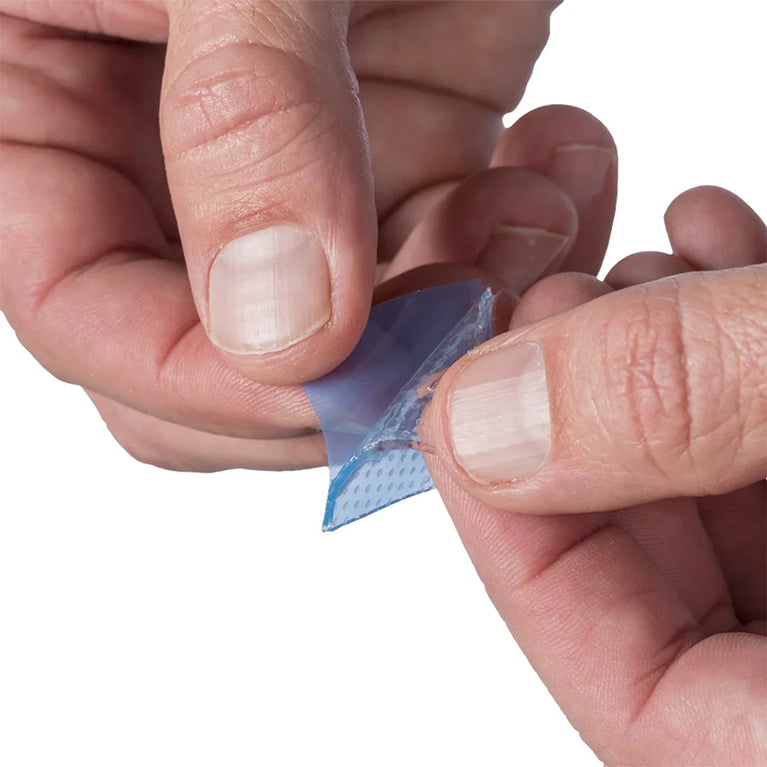 2Toms skin-on-skin hydrogel 1 inch in use.